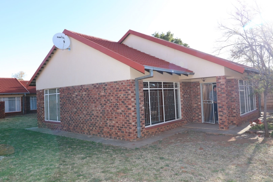 To Let 3 Bedroom Property for Rent in Meiringspark North West